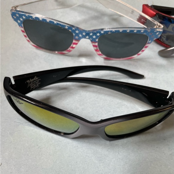 EUC Disney + Star Wars + More Kids Oval Sunglasses (Set of 4) - Picture 5 of 8